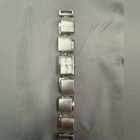 Fossil ladies retro rectangular silver tone bracelet watch NEW BATTERY - Picture 5 of 8